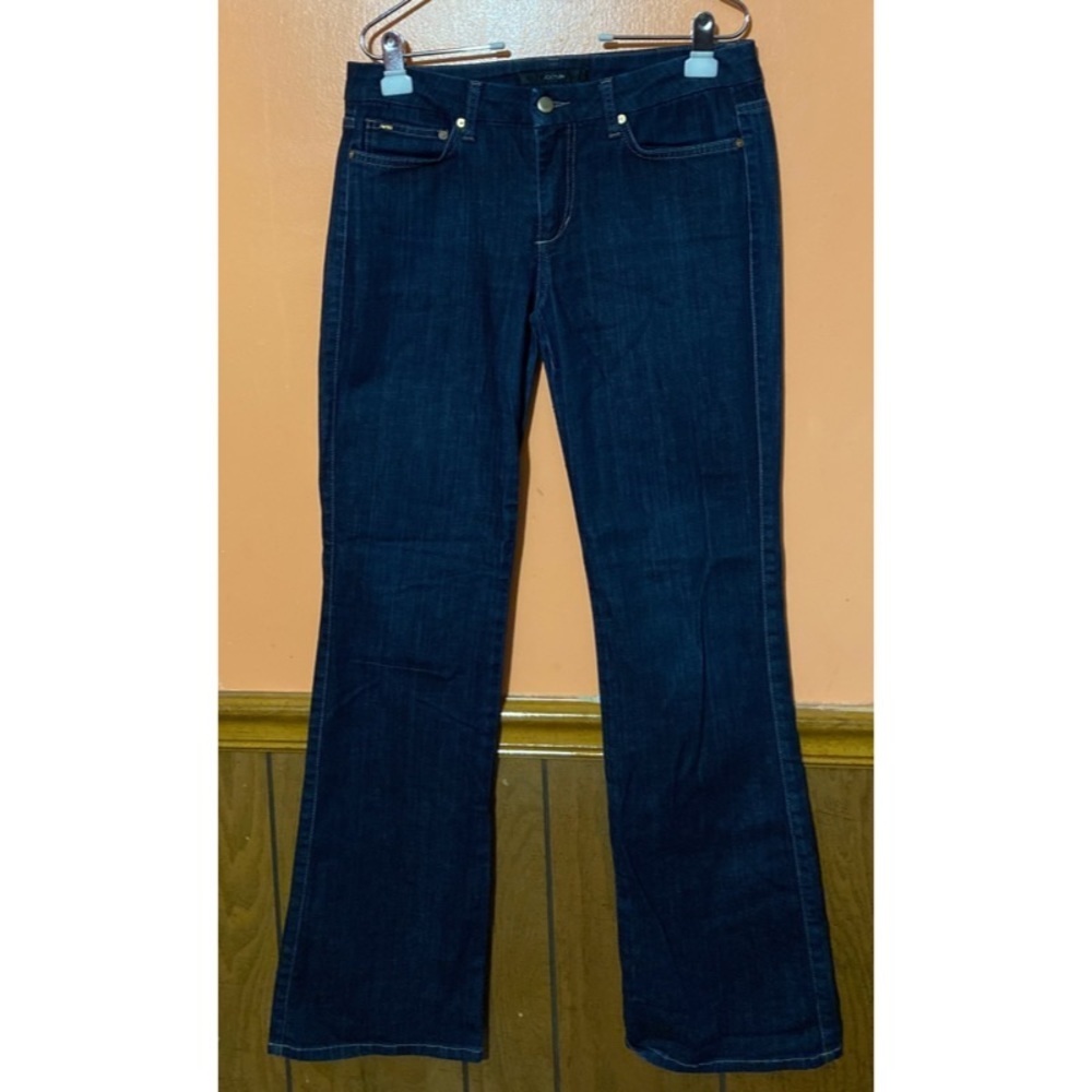 Muse Jeans In Perry Wash - Picture 2 of 8